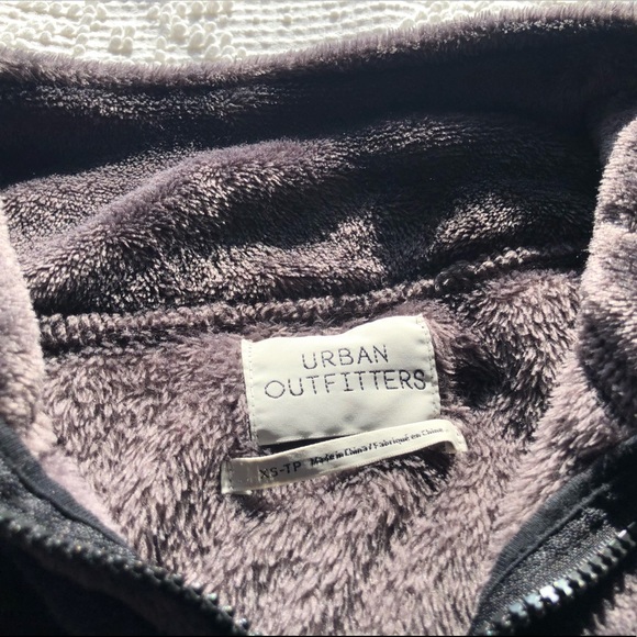 Fuzy urban outfitters cropped collared sweat shirt - Picture 3 of 3